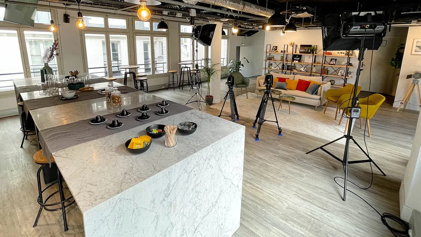 Studio Le Loft - Plateau TV moderne & événementiel - Location plateau TV Paris Mogador Studios